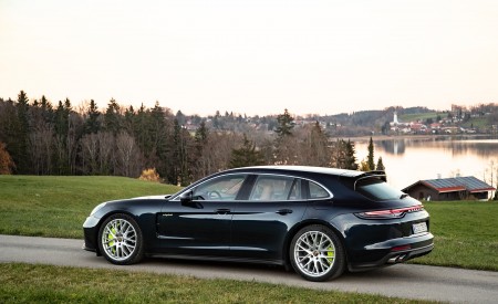 2021 Porsche Panamera Turbo S E-Hybrid Sport Turismo (Color: Night Blue Metallic) Side Wallpapers 450x275 (26)