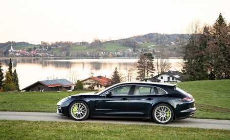 2021 Porsche Panamera Turbo S E-Hybrid Sport Turismo (Color: Night Blue Metallic) Side Wallpapers 450x275 (27)