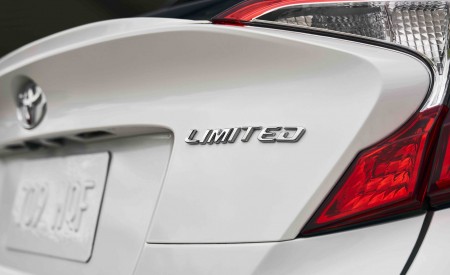 2021 Toyota C-HR Limited (Color: Blizzard White) Badge Wallpapers 450x275 (28)