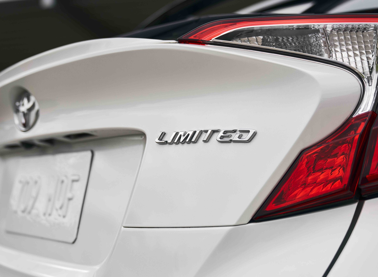 2021 Toyota C-HR Limited (Color: Blizzard White) Badge Wallpapers #28 of 29