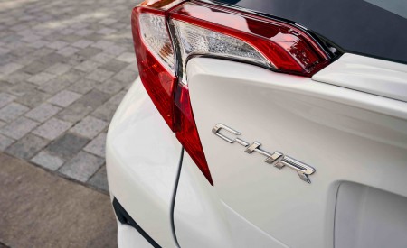 2021 Toyota C-HR Limited (Color: Blizzard White) Tail Light Wallpapers 450x275 (27)
