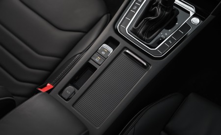 2021 Volkswagen Arteon Shooting Brake (UK-Spec) Central Console Wallpapers 450x275 (91)