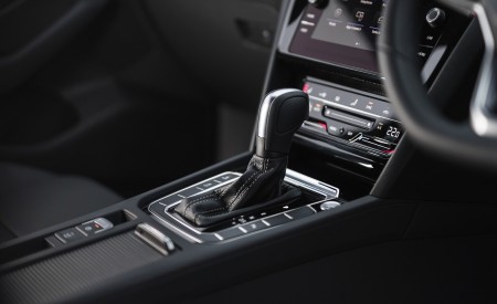 2021 Volkswagen Arteon Shooting Brake (UK-Spec) Central Console Wallpapers 450x275 (89)