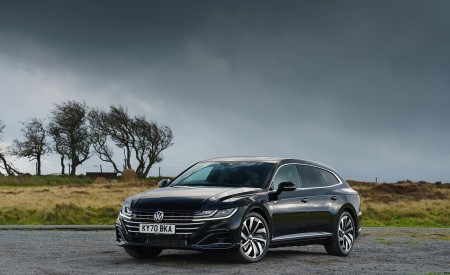 2021 Volkswagen Arteon Shooting Brake (UK-Spec) Front Three-Quarter Wallpapers 450x275 (28)