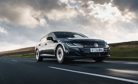2021 Volkswagen Arteon Shooting Brake (UK-Spec) Front Three-Quarter Wallpapers 450x275 (15)