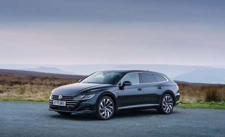 2021 Volkswagen Arteon Shooting Brake (UK-Spec) Front Three-Quarter Wallpapers 450x275 (29)
