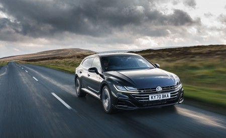 2021 Volkswagen Arteon Shooting Brake (UK-Spec) Front Three-Quarter Wallpapers  450x275 (16)
