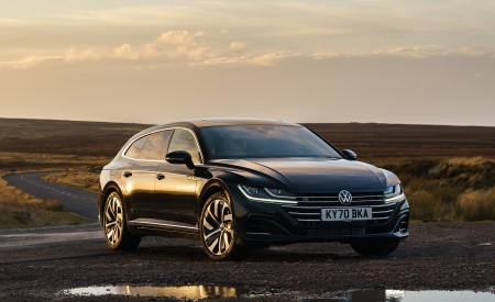 2021 Volkswagen Arteon Shooting Brake (UK-Spec) Front Three-Quarter Wallpapers 450x275 (30)