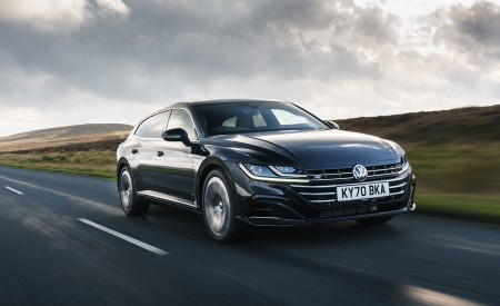 2021 Volkswagen Arteon Shooting Brake (UK-Spec) Front Three-Quarter Wallpapers 450x275 (17)