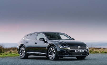 2021 Volkswagen Arteon Shooting Brake (UK-Spec) Front Three-Quarter Wallpapers 450x275 (31)