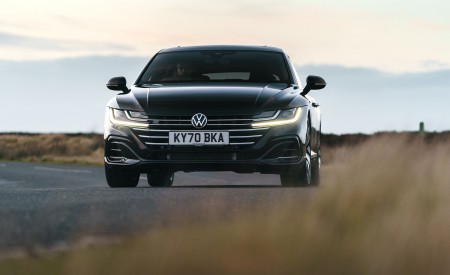 2021 Volkswagen Arteon Shooting Brake (UK-Spec) Front Wallpapers 450x275 (7)