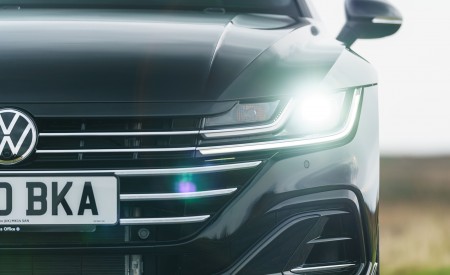 2021 Volkswagen Arteon Shooting Brake (UK-Spec) Headlight Wallpapers 450x275 (44)