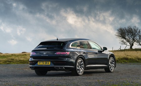 2021 Volkswagen Arteon Shooting Brake (UK-Spec) Rear Three-Quarter Wallpapers 450x275 (34)