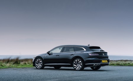 2021 Volkswagen Arteon Shooting Brake (UK-Spec) Rear Three-Quarter Wallpapers 450x275 (35)