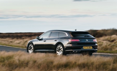 2021 Volkswagen Arteon Shooting Brake (UK-Spec) Rear Three-Quarter Wallpapers 450x275 (14)