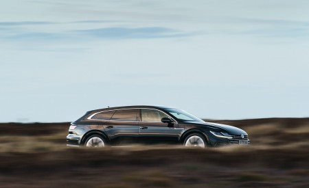 2021 Volkswagen Arteon Shooting Brake (UK-Spec) Side Wallpapers 450x275 (11)