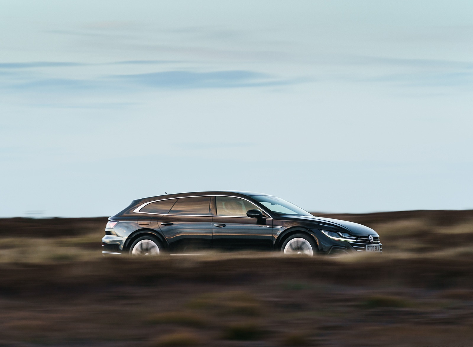 2021 Volkswagen Arteon Shooting Brake (UK-Spec) Side Wallpapers (11)