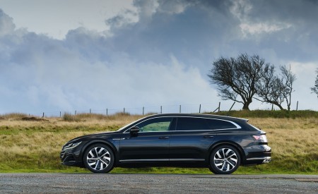 2021 Volkswagen Arteon Shooting Brake (UK-Spec) Side Wallpapers 450x275 (39)