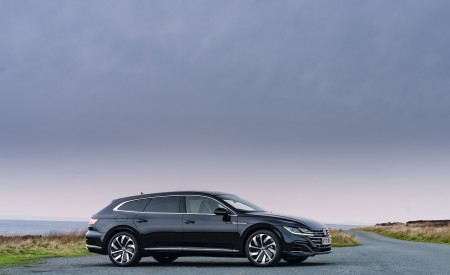 2021 Volkswagen Arteon Shooting Brake (UK-Spec) Side Wallpapers 450x275 (40)