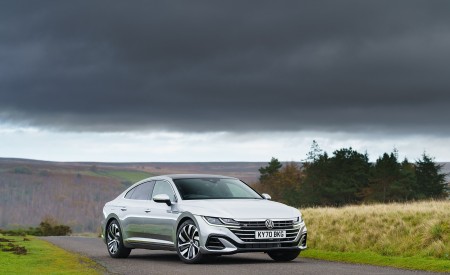 2021 Volkswagen Arteon (UK-Spec) Front Three-Quarter Wallpapers 450x275 (40)