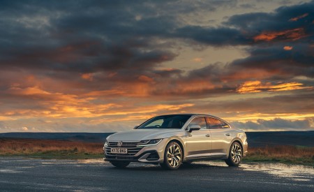 2021 Volkswagen Arteon (UK-Spec) Front Three-Quarter Wallpapers 450x275 (30)