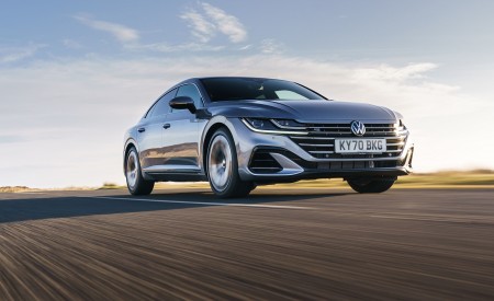2021 Volkswagen Arteon (UK-Spec) Front Three-Quarter Wallpapers 450x275 (25)