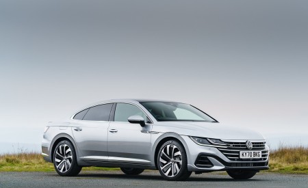 2021 Volkswagen Arteon (UK-Spec) Front Three-Quarter Wallpapers 450x275 (41)