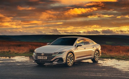 2021 Volkswagen Arteon (UK-Spec) Front Three-Quarter Wallpapers 450x275 (31)