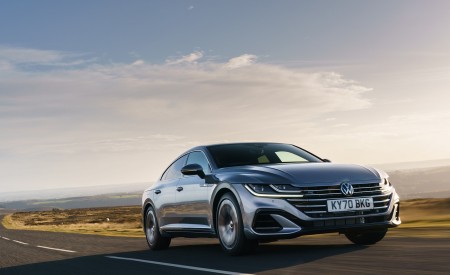 2021 Volkswagen Arteon (UK-Spec) Front Three-Quarter Wallpapers 450x275 (26)