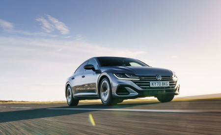 2021 Volkswagen Arteon (UK-Spec) Front Three-Quarter Wallpapers 450x275 (15)