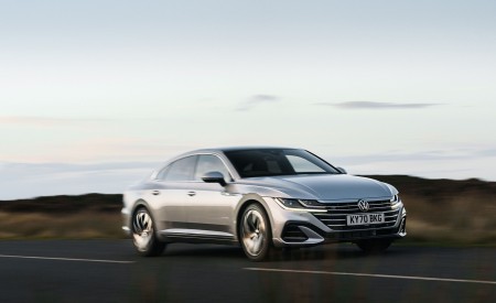 2021 Volkswagen Arteon (UK-Spec) Front Three-Quarter Wallpapers 450x275 (8)