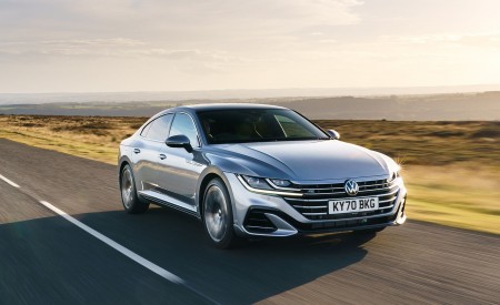 2021 Volkswagen Arteon (UK-Spec) Front Three-Quarter Wallpapers 450x275 (3)