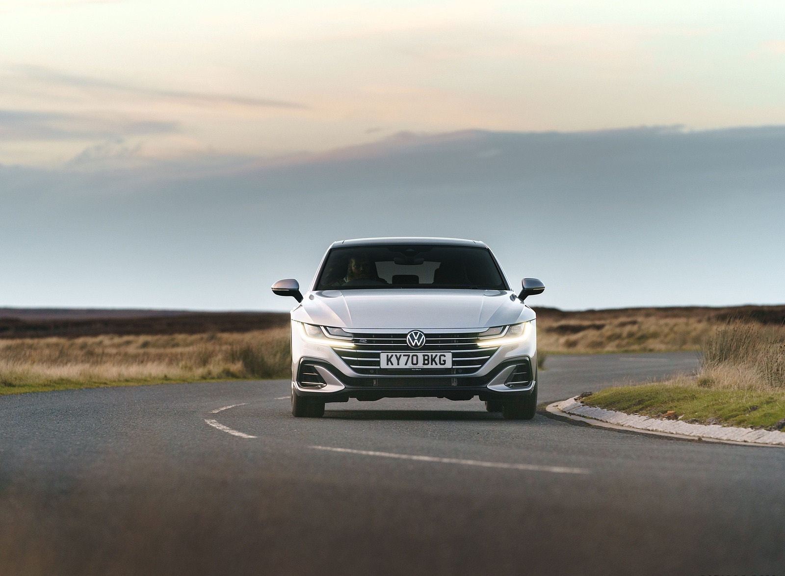 2021 Volkswagen Arteon (UK-Spec) Front Wallpapers (4)