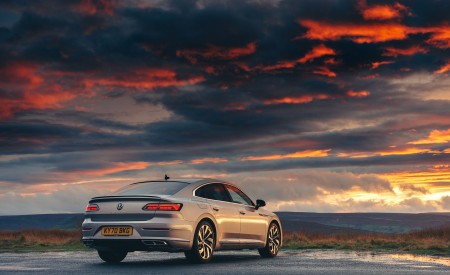 2021 Volkswagen Arteon (UK-Spec) Rear Three-Quarter Wallpapers 450x275 (35)