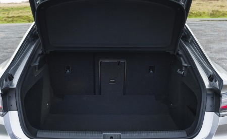 2021 Volkswagen Arteon (UK-Spec) Trunk Wallpapers 450x275 (67)