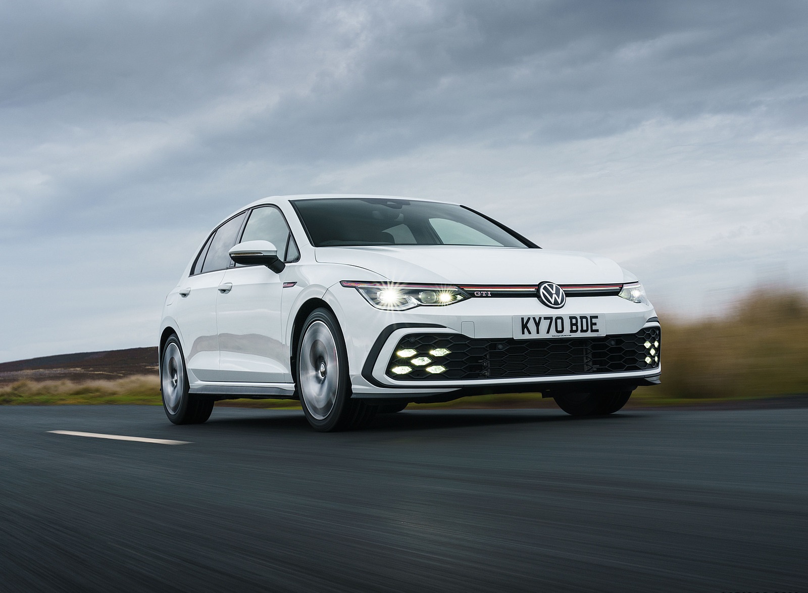 2021 Volkswagen Golf GTI (UK-Spec) Front Three-Quarter Wallpapers  #25 of 95