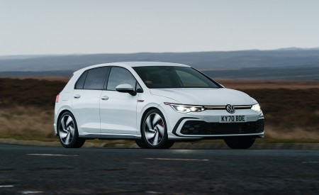 2021 Volkswagen Golf GTI (UK-Spec) Front Three-Quarter Wallpapers 450x275 (2)