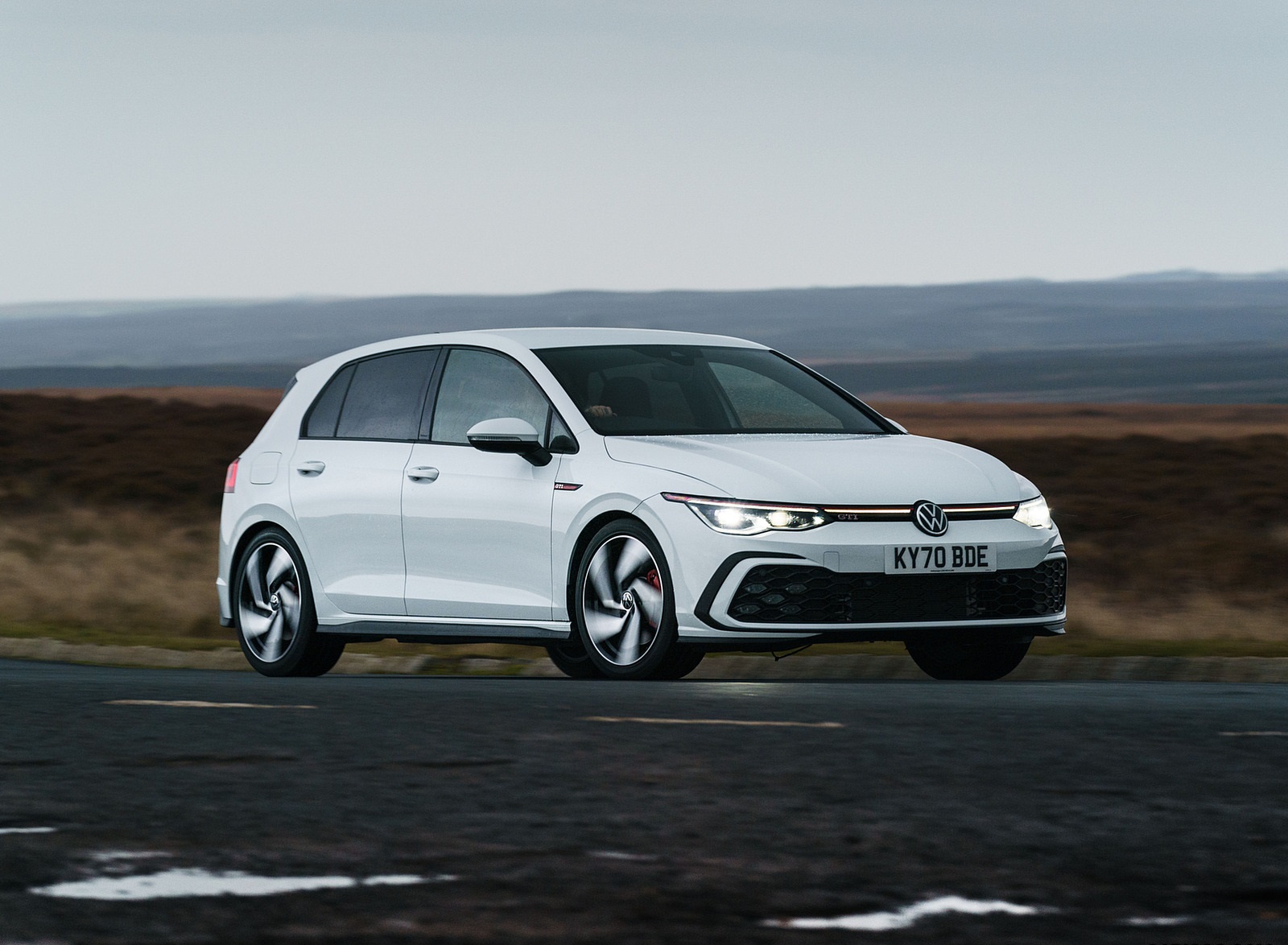 2021 Volkswagen Golf GTI (UK-Spec) Front Three-Quarter Wallpapers #2 of 95