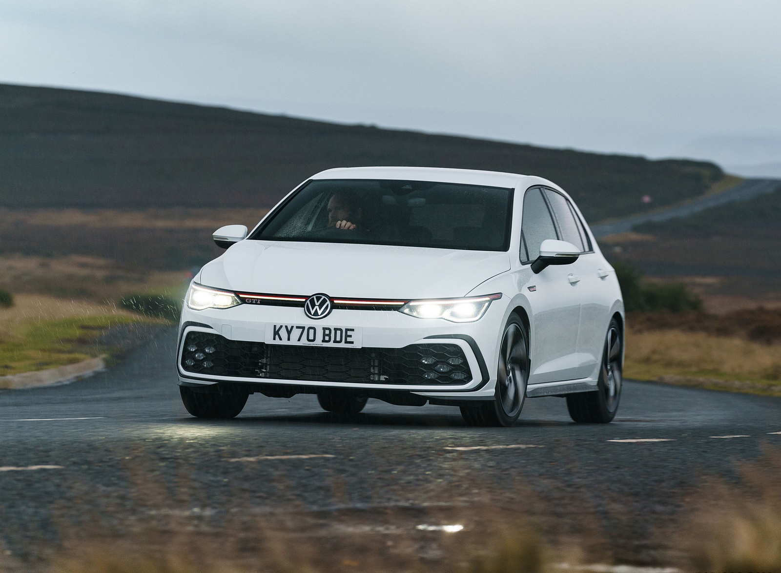 2021 Volkswagen Golf GTI (UK-Spec) Front Three-Quarter Wallpapers #1 of 95