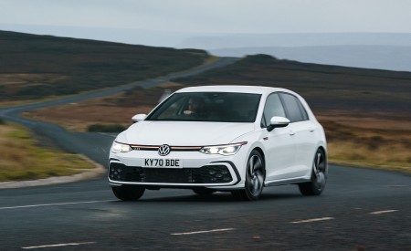 2021 Volkswagen Golf GTI (UK-Spec) Front Three-Quarter Wallpapers 450x275 (3)