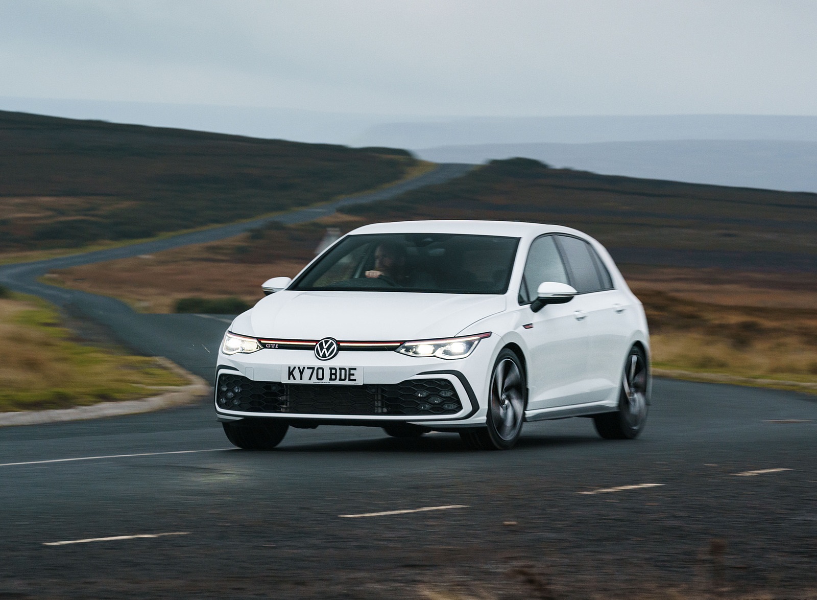 2021 Volkswagen Golf GTI (UK-Spec) Front Three-Quarter Wallpapers (3)