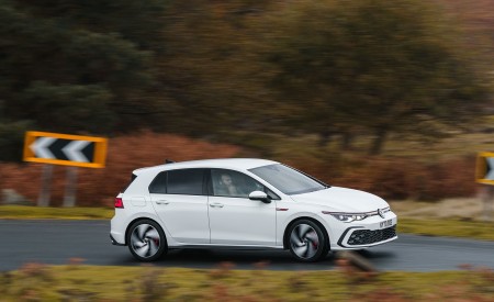 2021 Volkswagen Golf GTI (UK-Spec) Front Three-Quarter Wallpapers 450x275 (4)