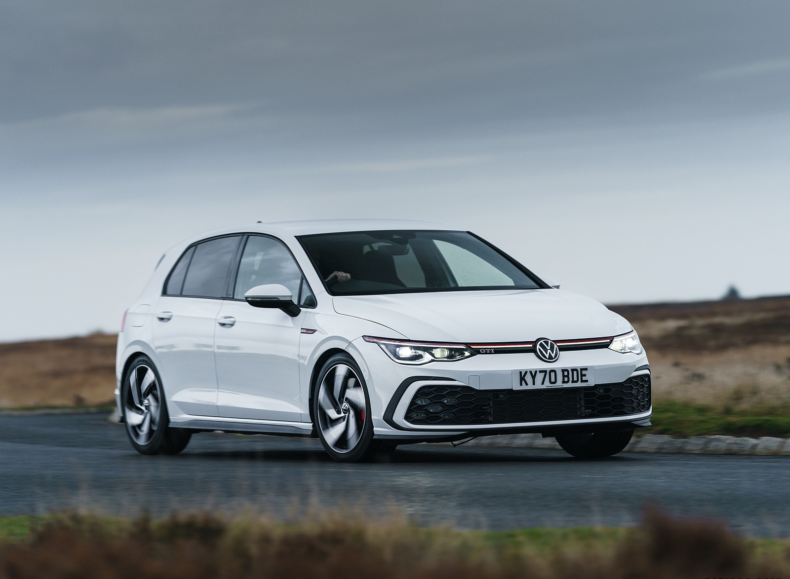 2021 Volkswagen Golf GTI (UK-Spec) Front Three-Quarter Wallpapers #5 of 95