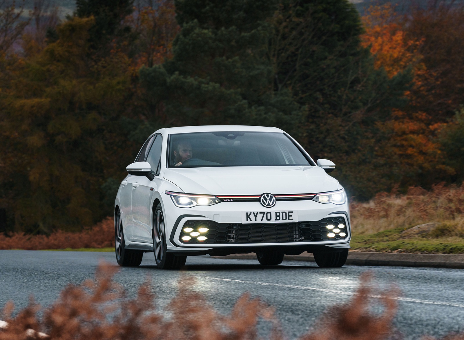 2021 Volkswagen Golf GTI (UK-Spec) Front Wallpapers (9)