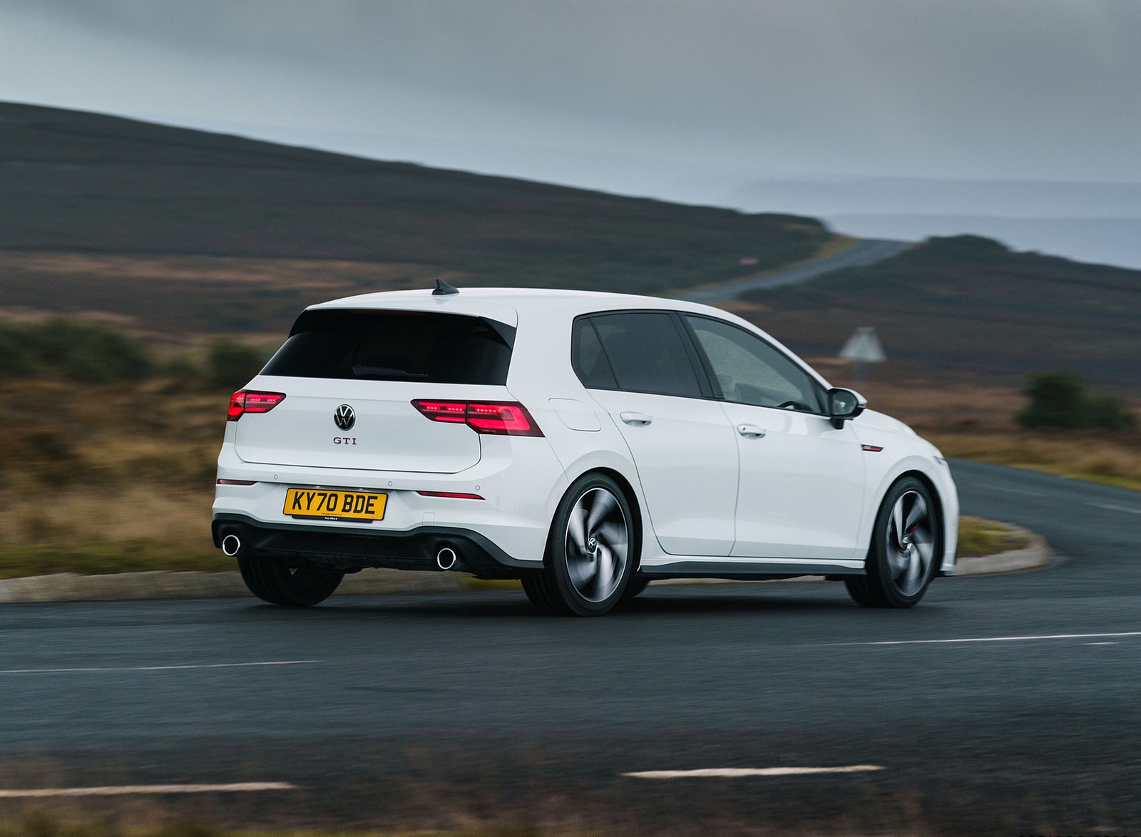 2021 Volkswagen Golf GTI (UK-Spec) Rear Three-Quarter Wallpapers  (11)