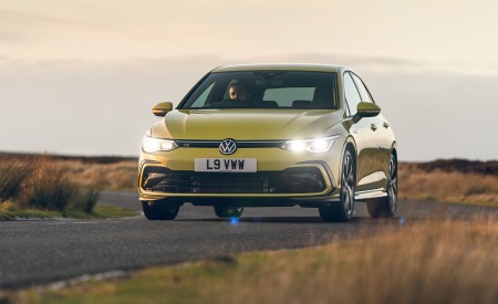2021 Volkswagen Golf R-Line (UK-Spec) Front Three-Quarter Wallpapers 450x275 (13)