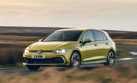 2021 Volkswagen Golf R-Line (UK-Spec) Front Three-Quarter Wallpapers 450x275 (3)