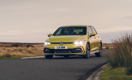 2021 Volkswagen Golf R-Line (UK-Spec) Front Wallpapers 450x275 (16)