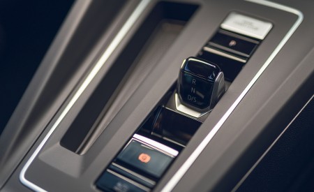 2021 Volkswagen Golf R-Line (UK-Spec) Interior Detail Wallpapers 450x275 (72)