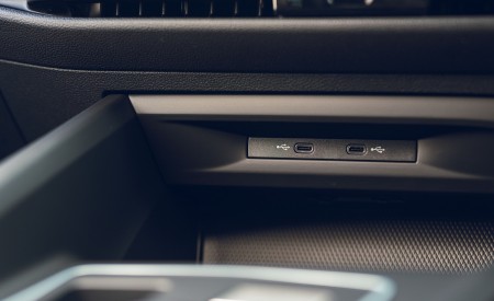 2021 Volkswagen Golf R-Line (UK-Spec) Interior Detail Wallpapers 450x275 (65)